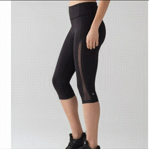 Lululemon Smooth Stride Crop size 4 Black Capri Athletic High-Rise Run L…